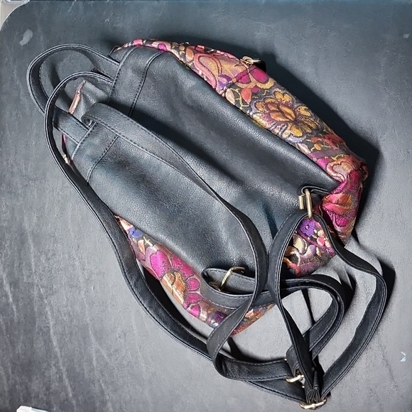 🔥NEW Metallic Floral Mini Backpack Never Used Beautiful NWOT - Picture 2 of 5
